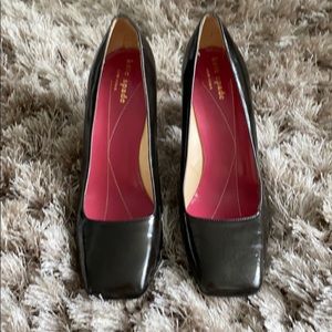 Kate Spade Black patent pumps